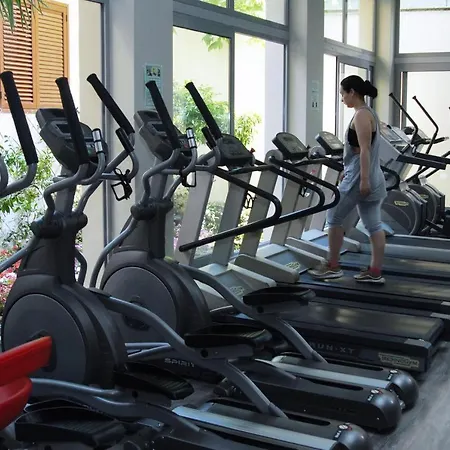 Vh Premier As & Meeting Center 4* تيرانا