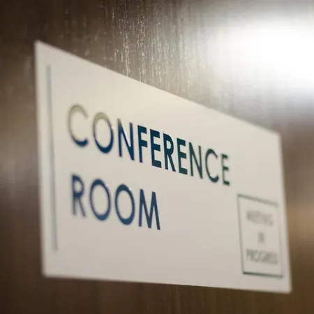 Vh Premier As & Meeting Center 4* Τίρανα