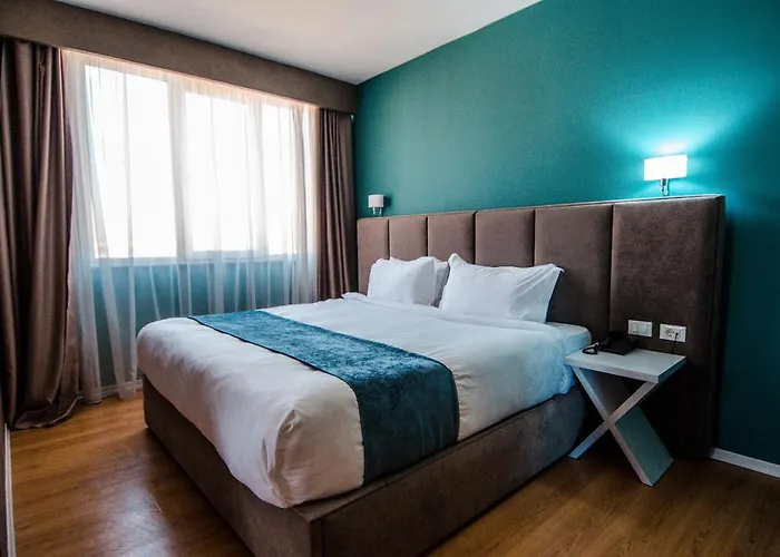 Vh Premier As & Meeting Center 4* تيرانا